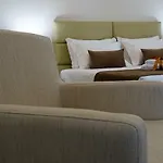 Bowen, Luxury Suites