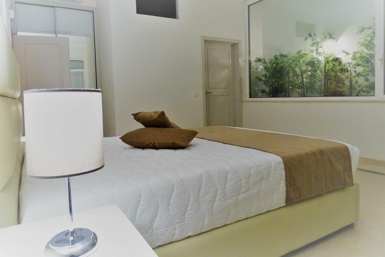 Bowen, Luxury * Lagos
