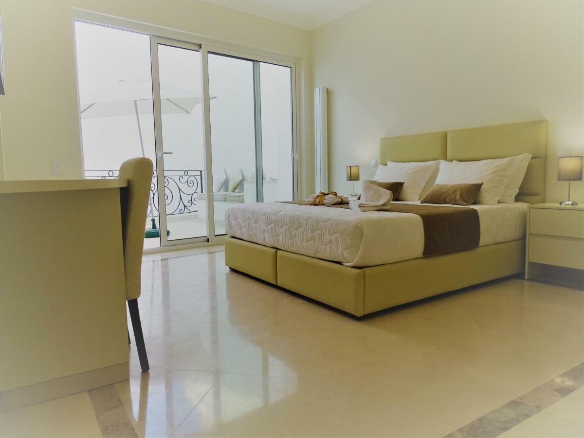 Bowen, Luxury *